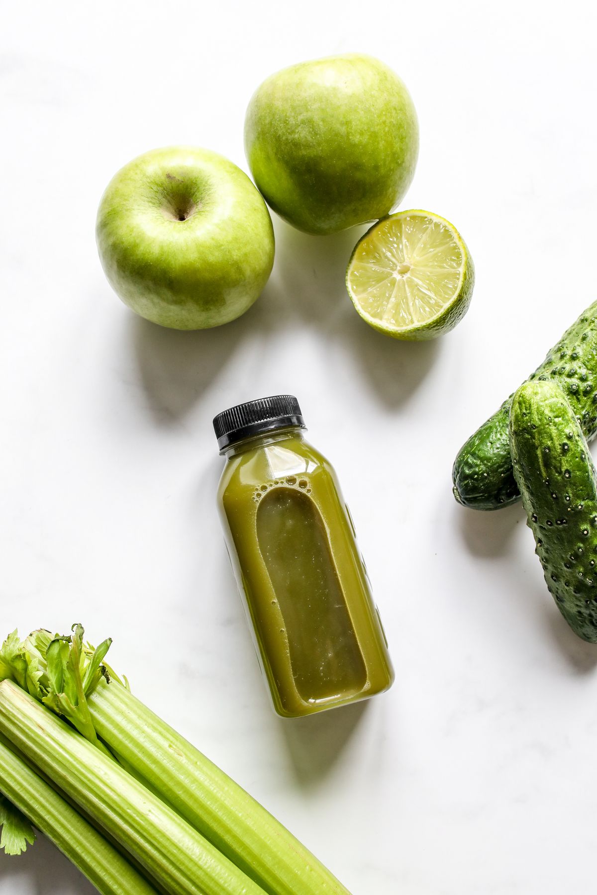 Frischer grüner Gemüsesaft